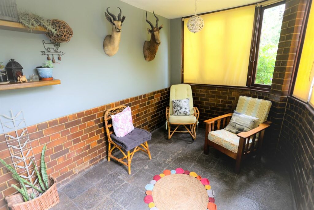 Karoo Poort Guest House