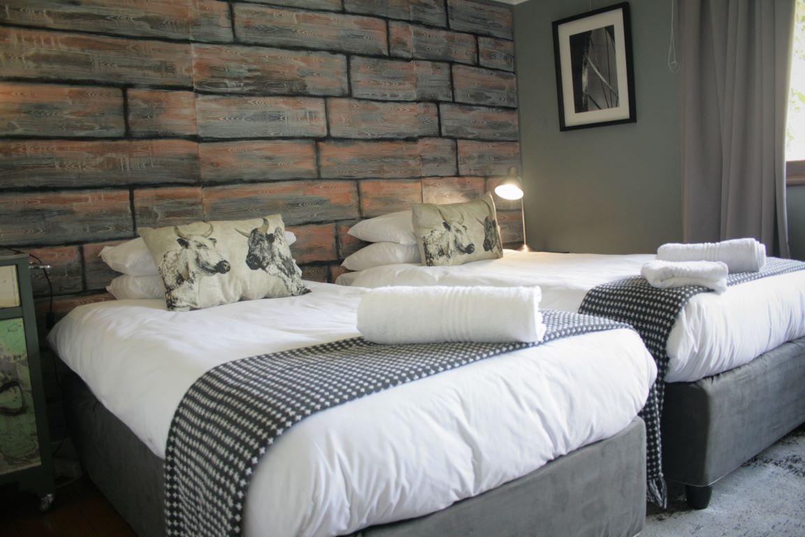 Deluxe Bedroom Suite